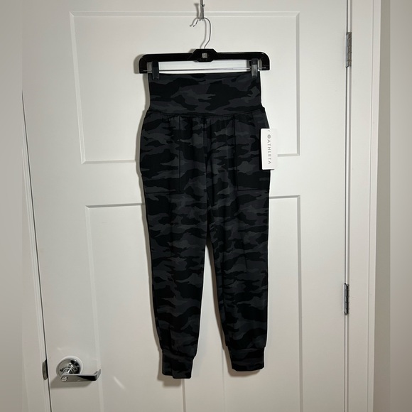 XS Athleta camo jogger - XS Petite - Picture 3 of 10